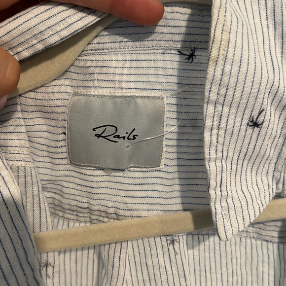 Linen button up - Picture 3 of 3